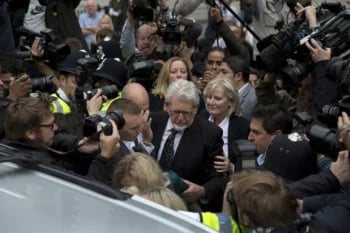 Muere el presentador de televisión infantil Rolf Harris, le asignaron cargos por abuso sexual