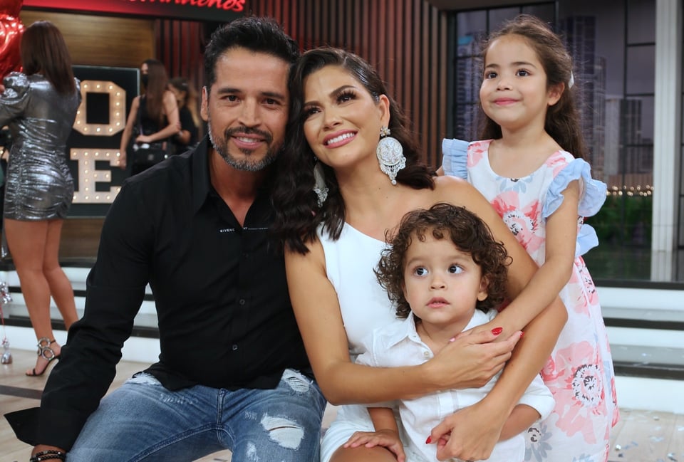 madre, padre, hijos, ternura, familia