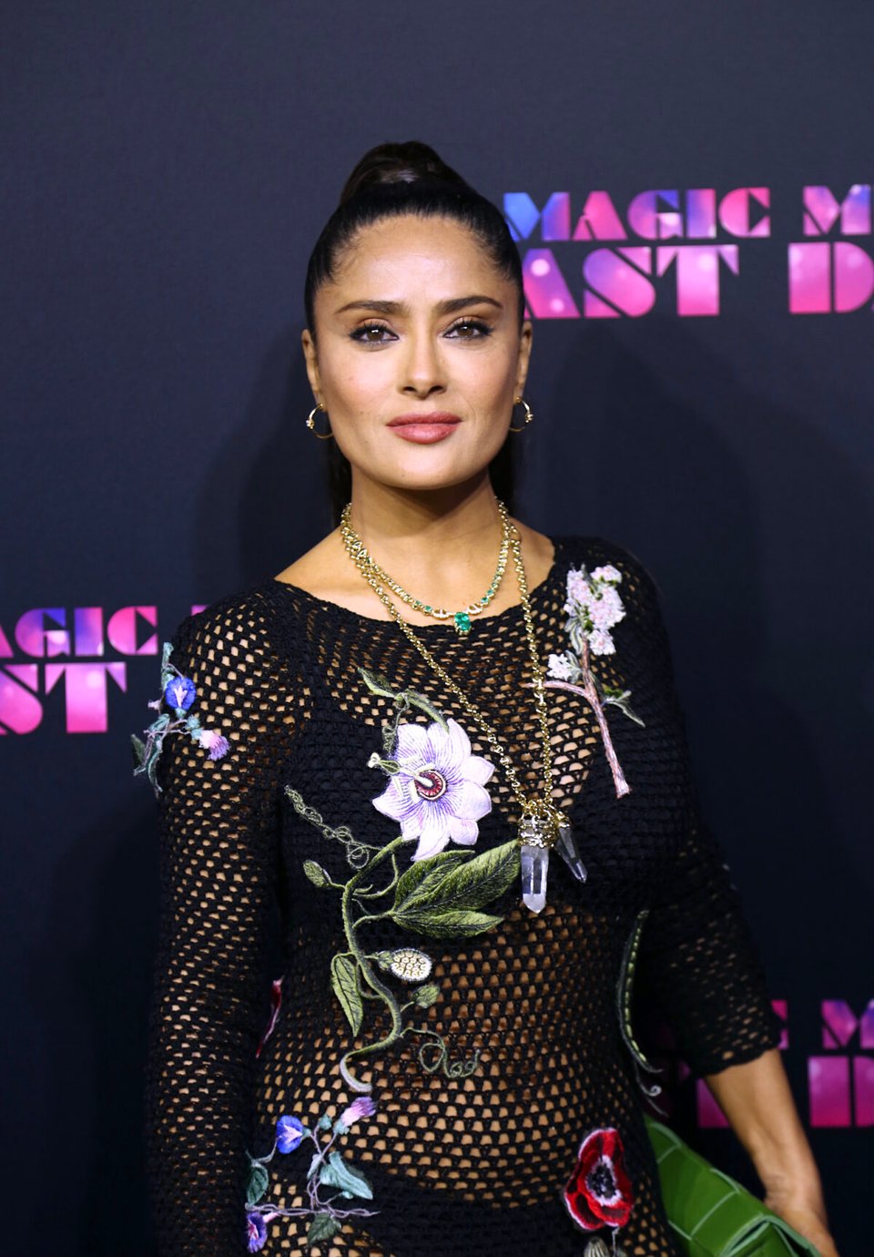 Salma Hayek deja sus 'niñas' al aire en el National Bikini Day
