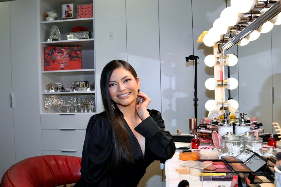 Conductora Enamorándonos, redes sociales, presentadora, famosa, MundoNOW