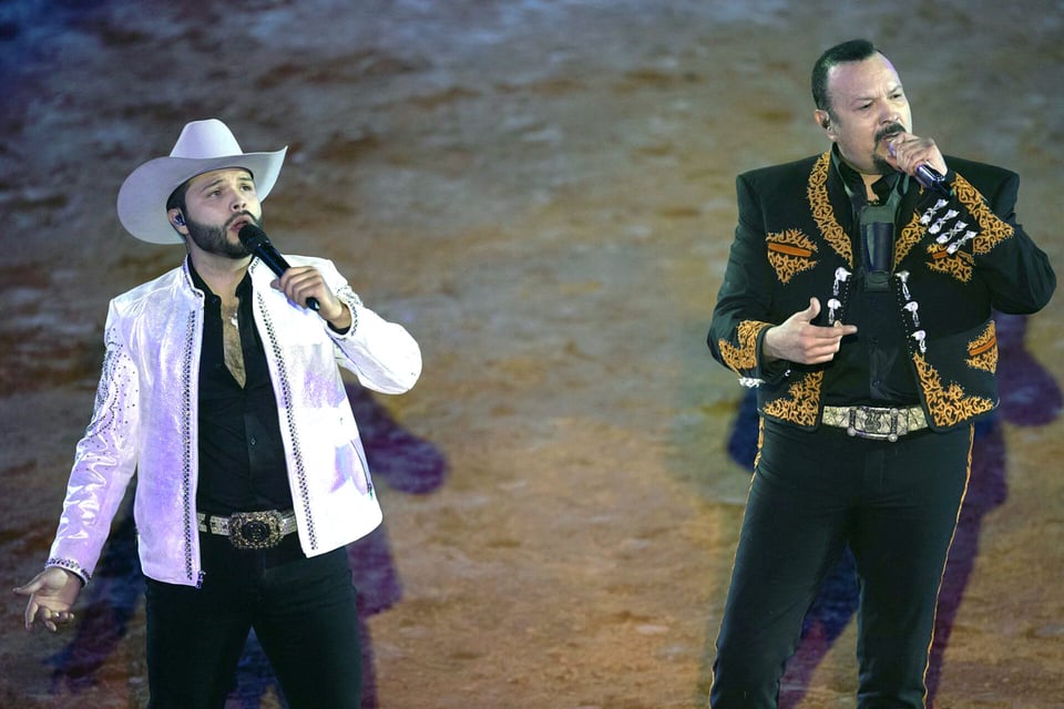 Hijo de Pepe Aguilar conduciendo, ¿Problemas financieros?