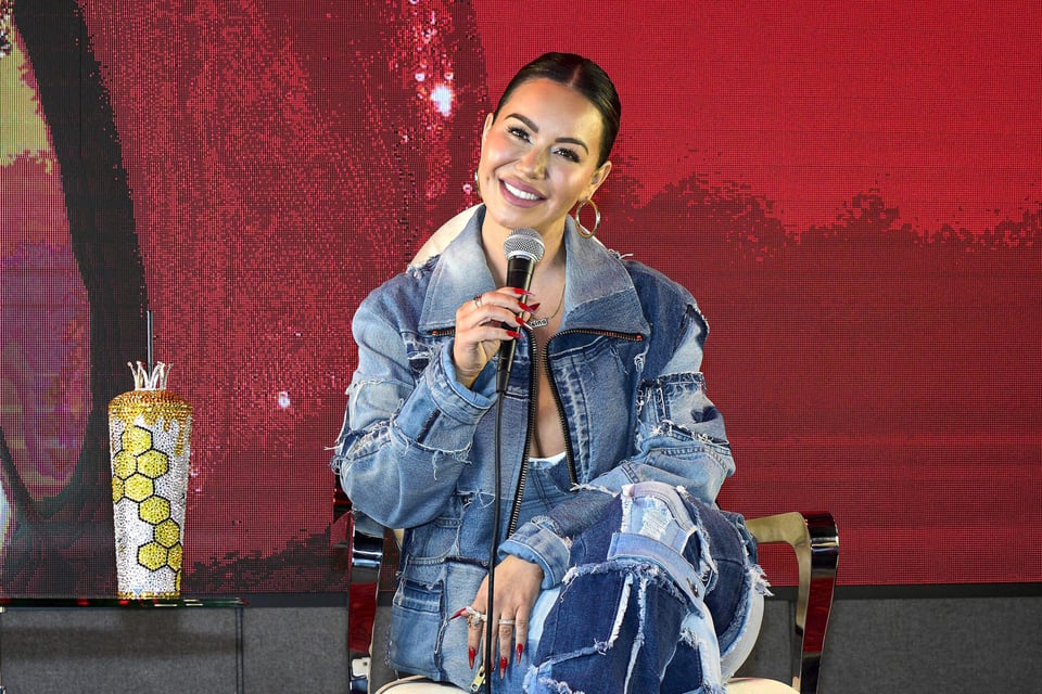 Acaban con Chiquis en redes sociales 