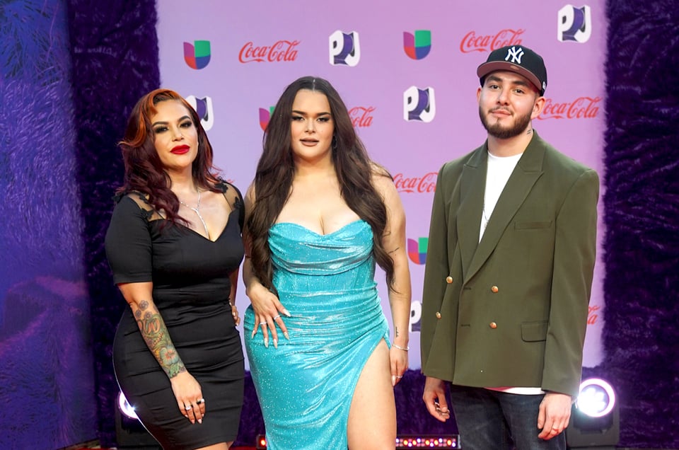 Jenni Rivera 'revivió' junto a sus tres hijas en presentación