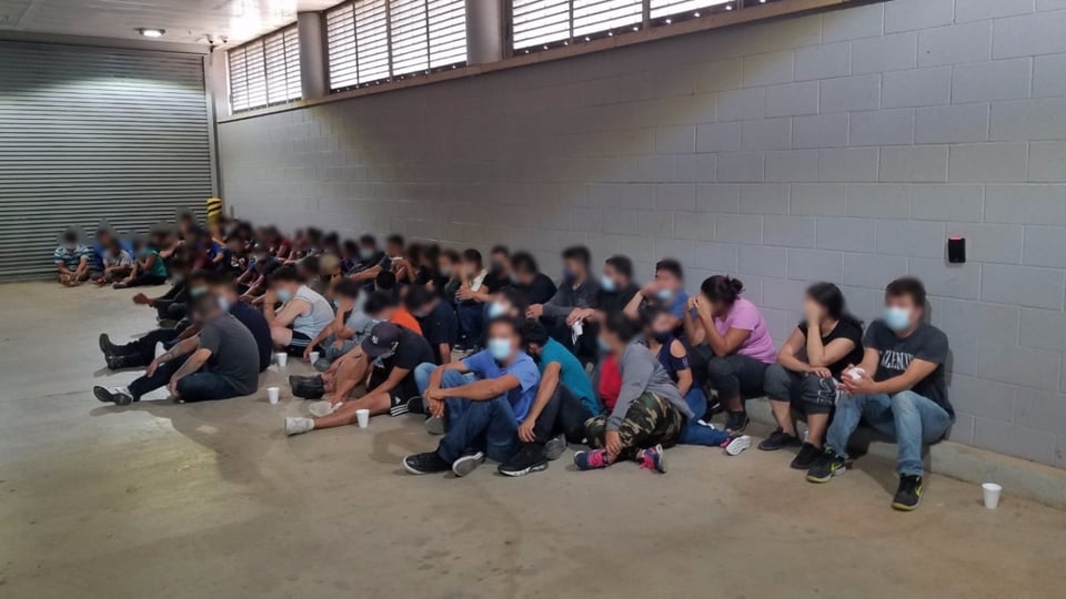 Coyotes atrapan mentiras inmigrantes Facebook WhatsApp