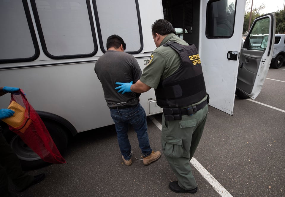 Venezuelan Asks Not to Be Deported to Mexico, raids, Trump, Mexico, Mundonow