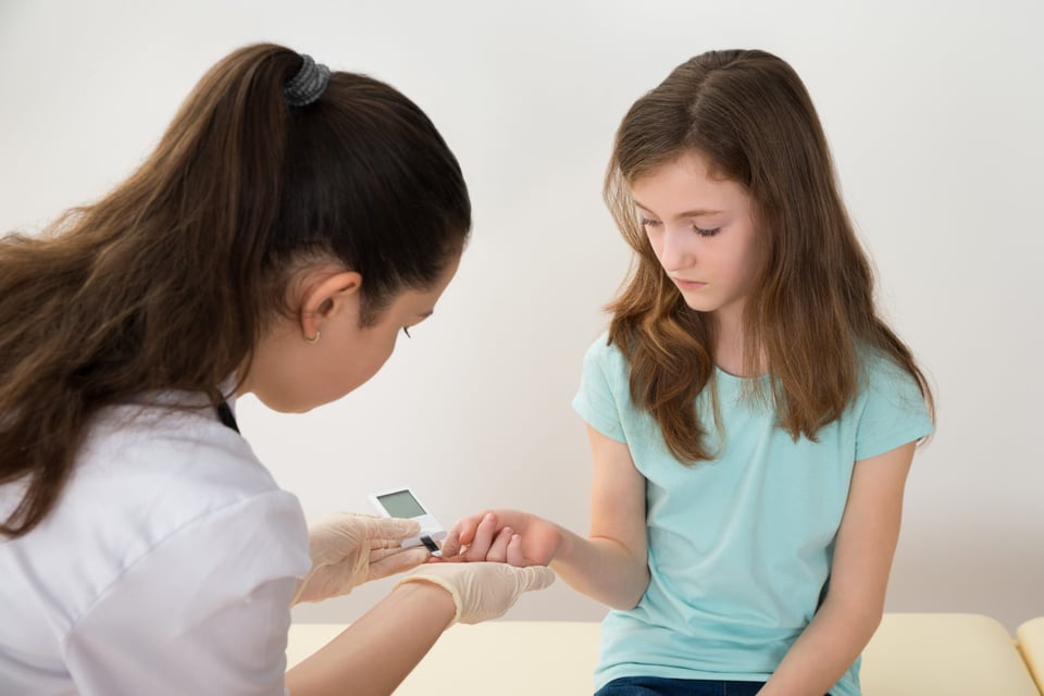 Diabetes, tipo 1, tipo 2, niña, monitor