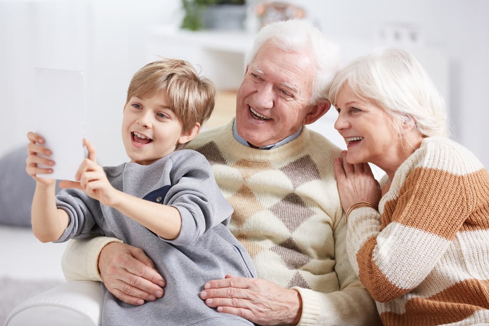 grandparents, grandparents with grandson, MundoNOW, Money, Economy, Grandparent's Day