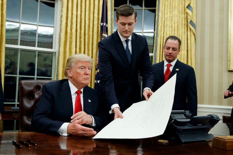 Trump Restores Coca-Cola Button, Coca-Cola, White House, MundoNow