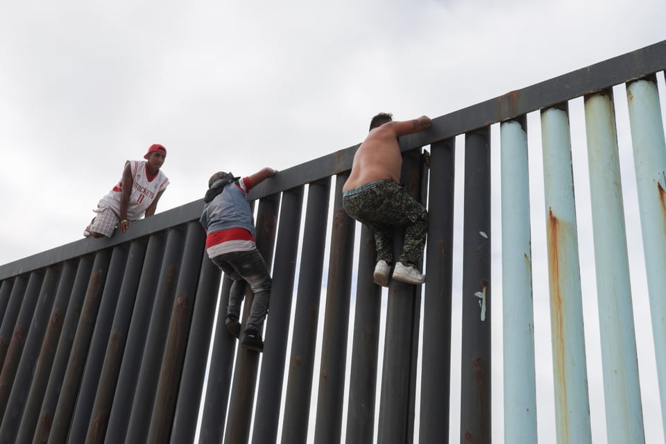 Coyotes atrapan mentiras inmigrantes Facebook WhatsApp