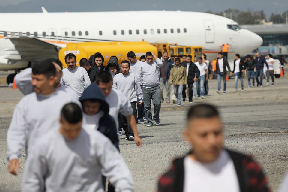 Autodeportación en EE.UU.,: DHS ofrece $1,000 dólares