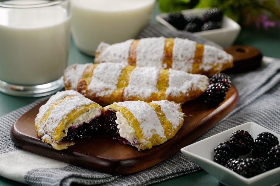 empanadas dulces, hornear, zarzamora, azúcar glass, MundoNOW