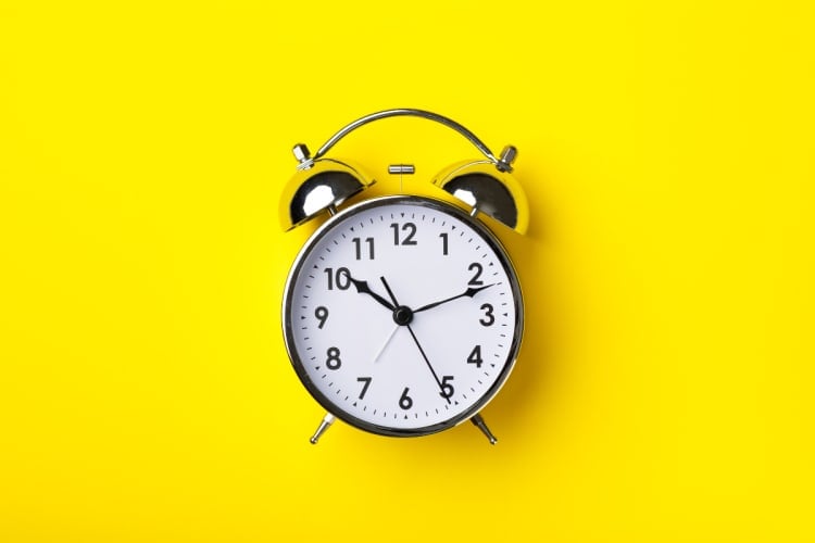 reloj despertador, concepto del tiempo, MundoNOW, Lo Último, MundoNOW, cambio horario invierno 2024