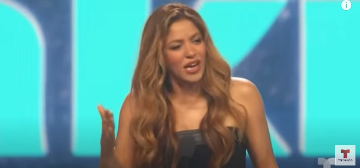 Shakira se le quiebra la voz: Casi llora al recordar a su madre
