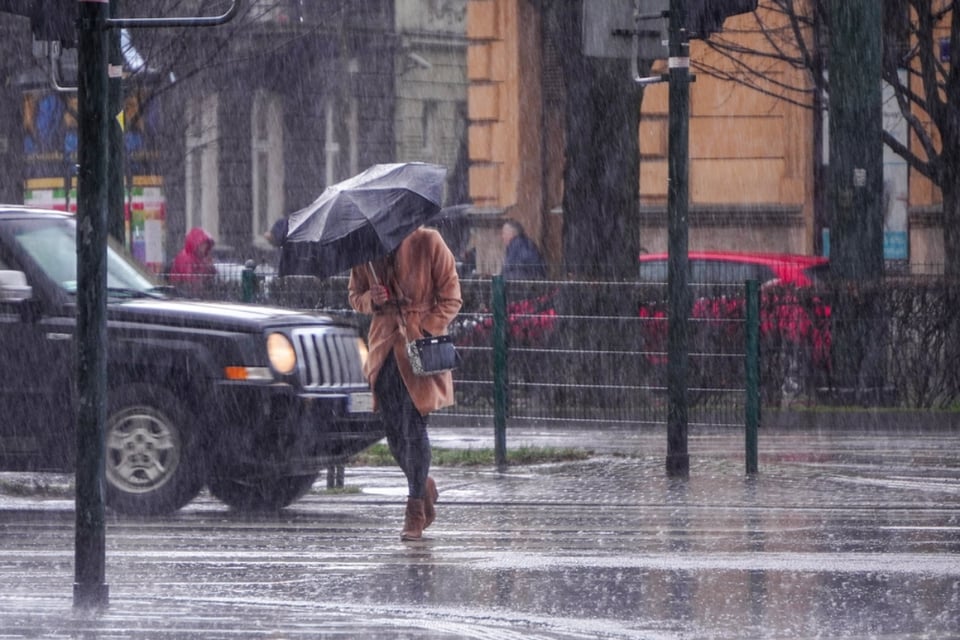 Ernesto, huracán, tormenta, lluvias, advertencias, MundoNOW