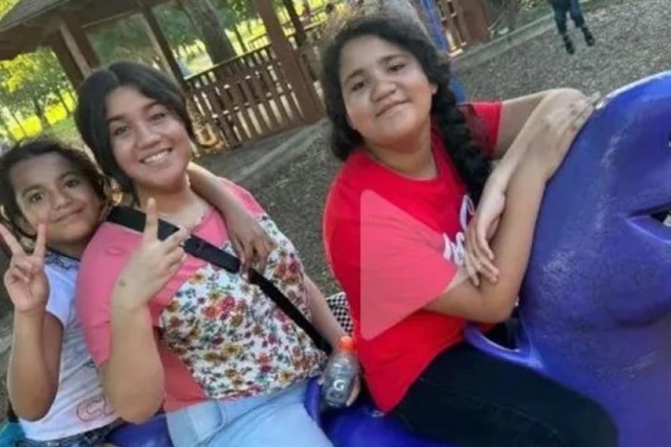 Three Hispanic sisters, fire, Texas, Houston, MundoNOW