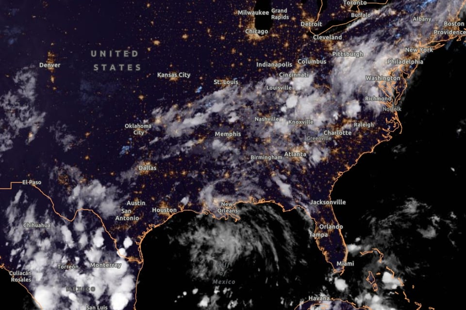 MundoNOW, AccuWeather, huracanes, clima, Labor Day, tormentas tropicales,