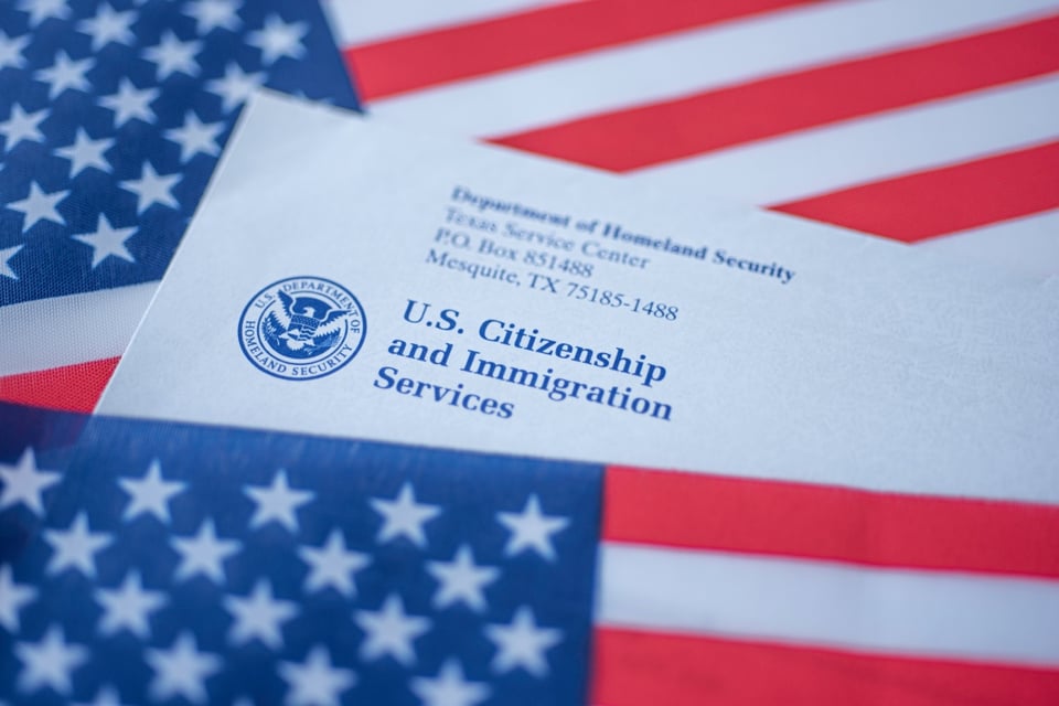 USCIS, papeles, inmigrantes, indocumentados, MundoNOW, When Parole in Place Reactivates, Documents Immigrants Need Before Deportations Begin