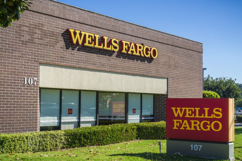 Visa Mastercard, banks, Wells Fargo, MundoNOW