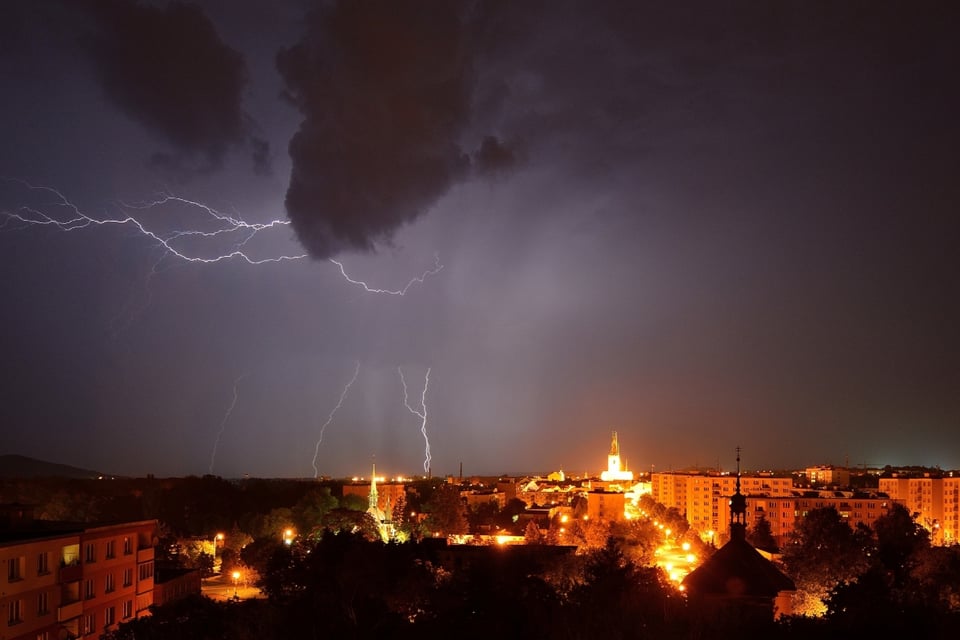 SPC, peligro, alerta, ráfagas de viento, madrugada, tormentas eléctricas, MundoNOW, Alerta tormenta tropical Carolinas