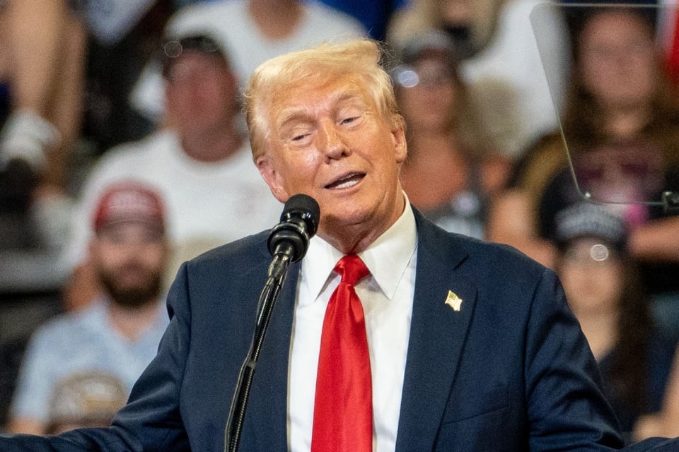 Trump lanza un polémico mensaje de Thanksgiving, aranceles, Trump Restores Coca-Cola Button, Trump recaudó cifra récord ,para investidura
