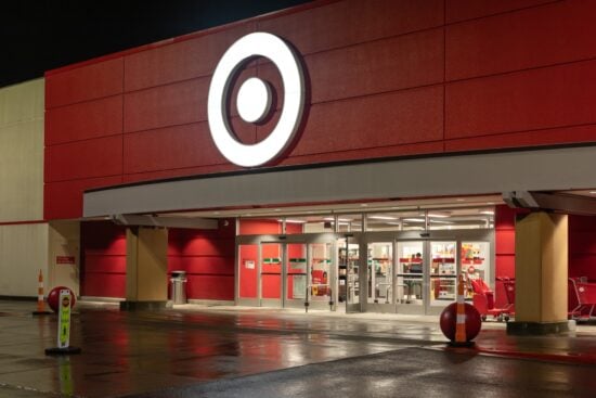 Padre hispano es apuñalado en un baño de Target durante el Black Friday