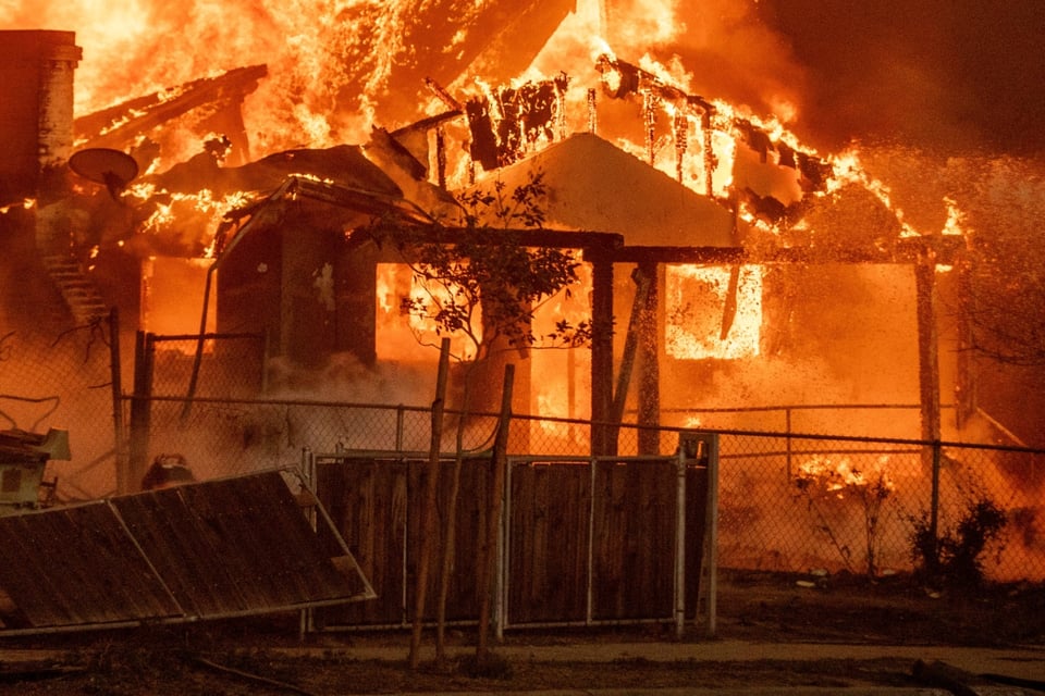 INCENDIOS, CALIFORNIA, CASAS, MUERTOS, VEINTICUATRO