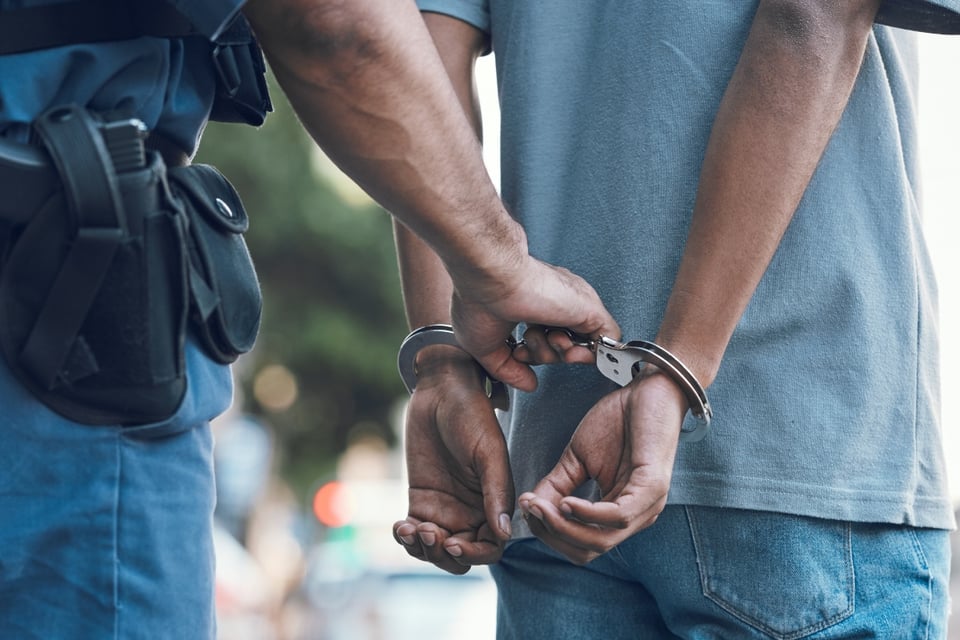 ICE arresta a indocumentado salvadoreño, ICE,arma