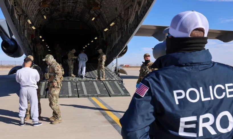 Trump evalúa usar contenedores,migrantes, deportados, ice