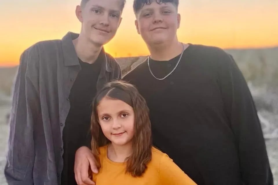 Hispanic mother loses her three children in a crash, tragedy, shock, accident, mundonow 