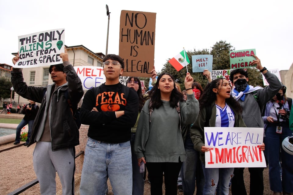 IRS-DHS Agreement on Immigrant Data, Immigrants, USA, Mundonow