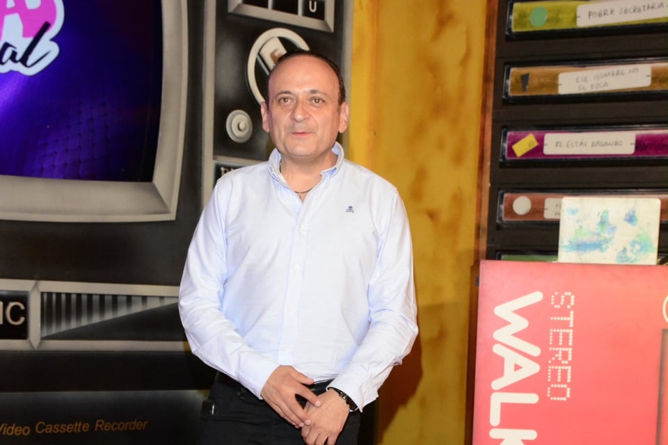 Lalo España se viste de luto tras muerte en Televisa