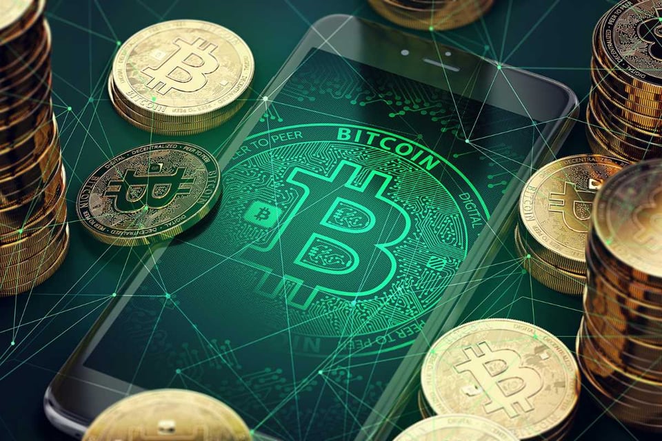 teléfono y monedas en una mesa, Bitcoin como ahorro