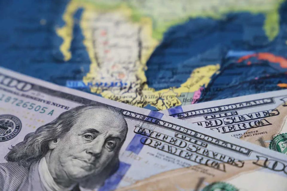 mapa de estados unidos, dinero en efectivo, impuesto a las remesas
