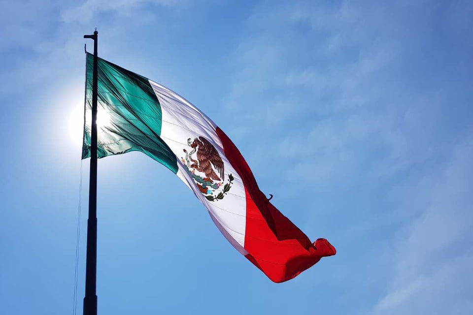 bandera de méxico vista aerea, remesas a México