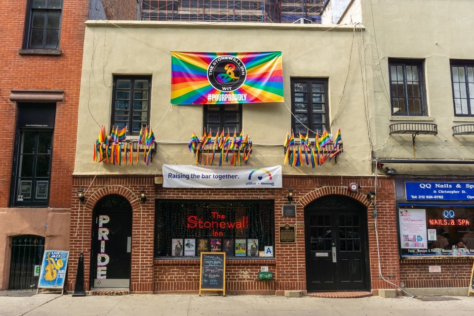 Stonewall, Donald, historia, MundoNOW