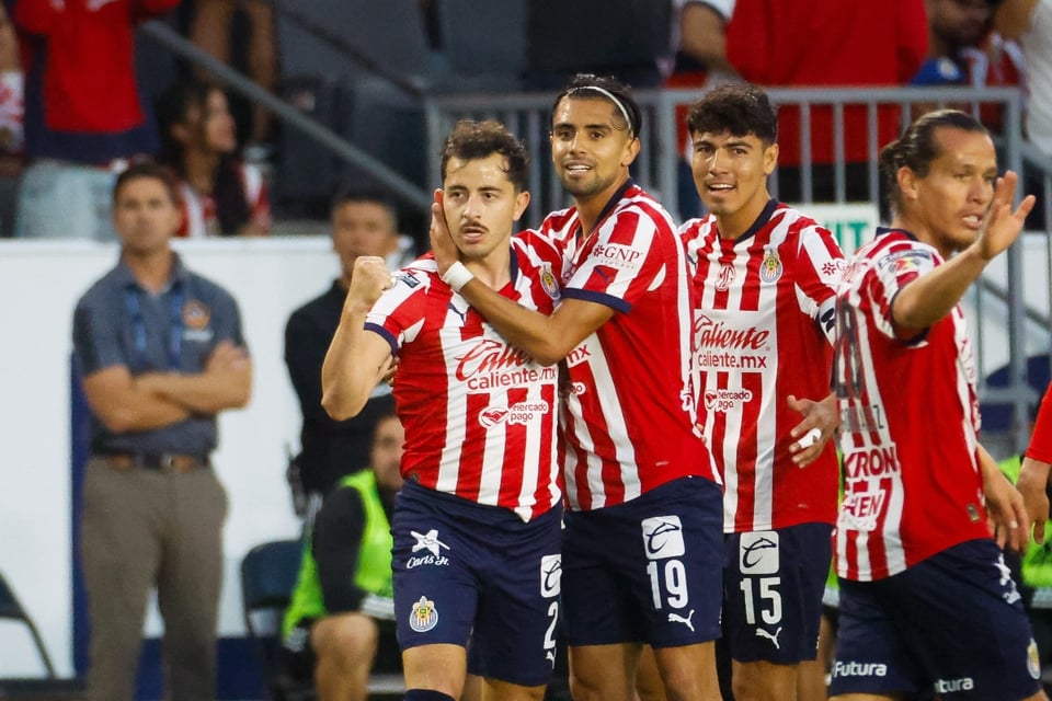 Efraín Álvarez primer refuerzo de Chivas