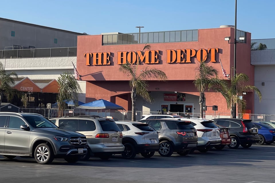 Redada de ICE en Home Depot alarma a San Antonio, Home Depot Sales Decline: Does It Mean the U.S. Economy Is in Trouble?