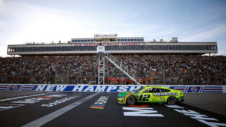 Blaney gana en NHMS y avanza en playoffs NASCAR 2025