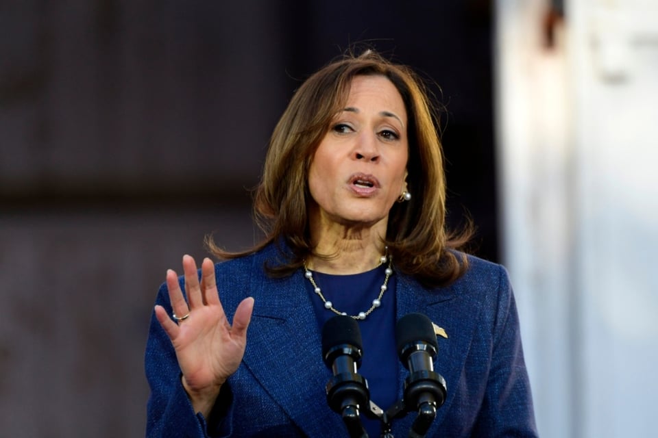 Kamala Harris admite imprudencia de no apoyar reelección de Biden