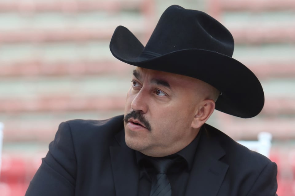 Lupillo Rivera revela pérdida auditiva y futuro musical