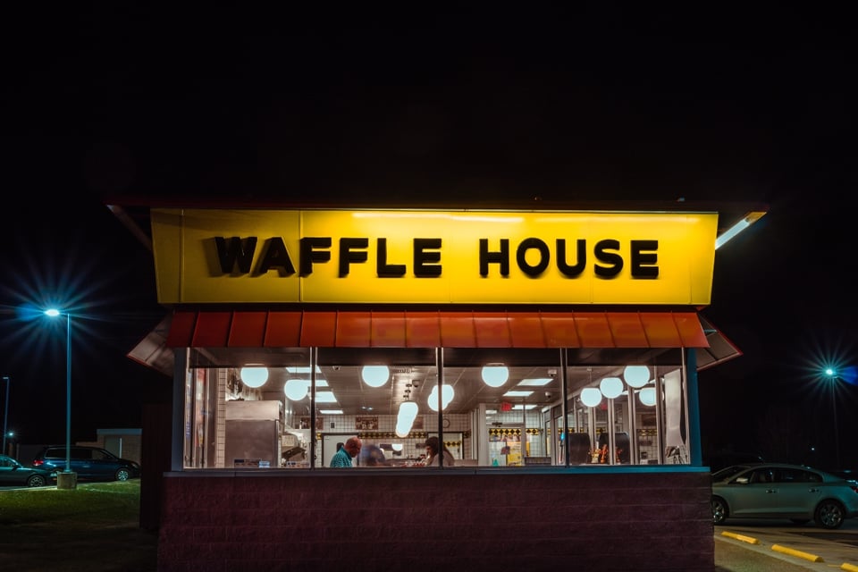 Waffle House, trabajador atacado, ataque MundoNOW
