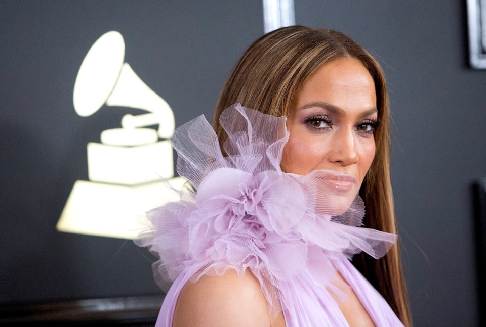 JLo hace desplante a Raúl González, JLo and the Snub to Raúl González That Sparked Outrage on Social Media