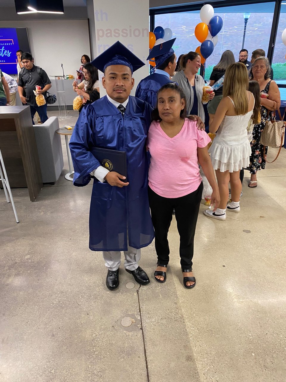 Madre hispana es detenida por ICE en Chicago
