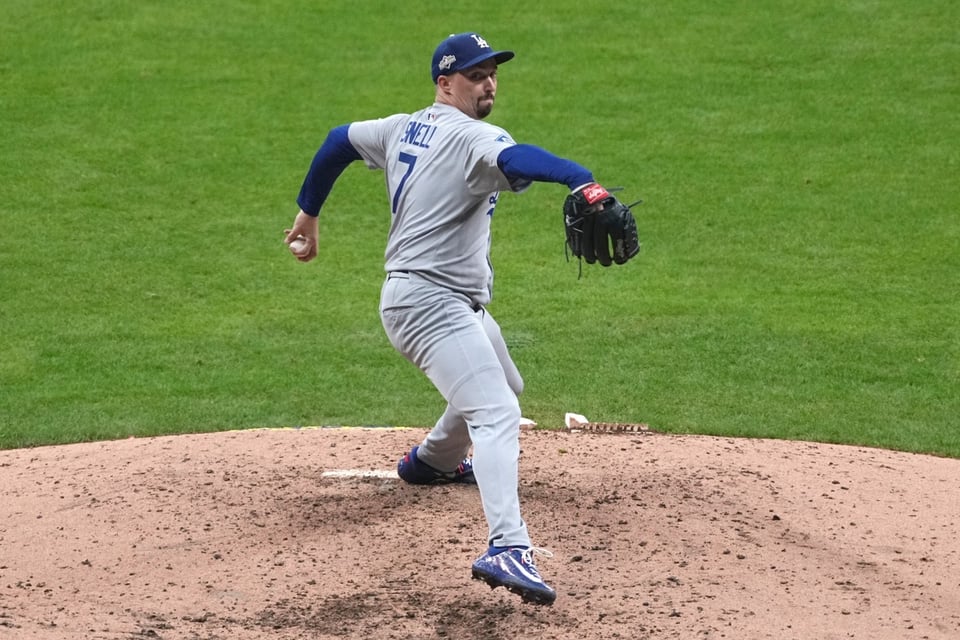 Dodgers vencen a Brewers en Juego 1