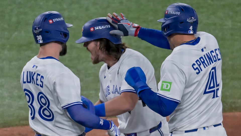 Blue Jays aplastan a Dodgers con ofensiva histórica