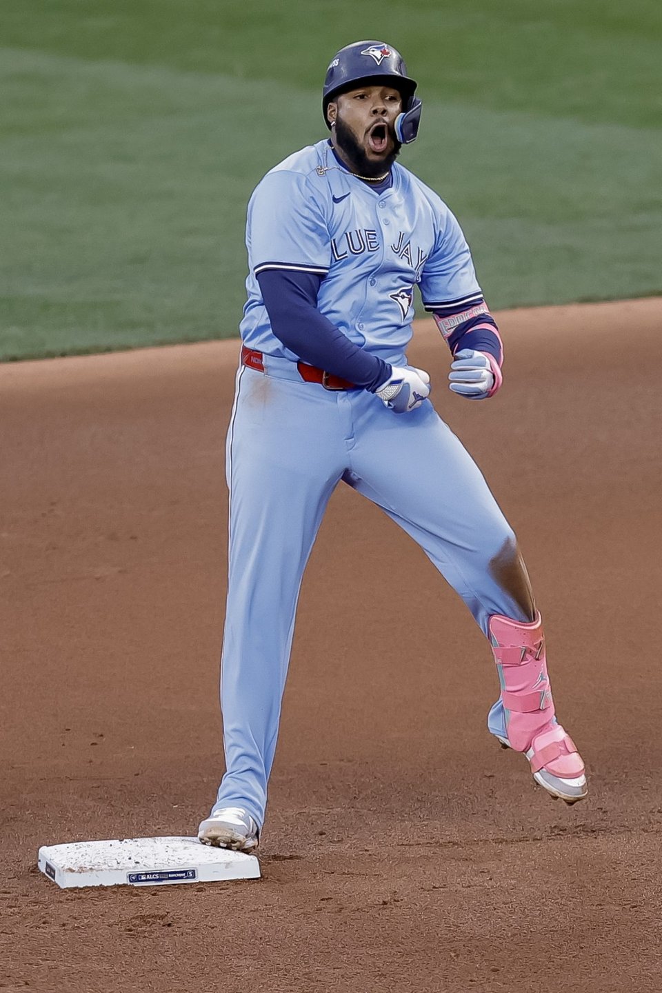 Toronto aplasta a Seattle 13-4 y revive la serie