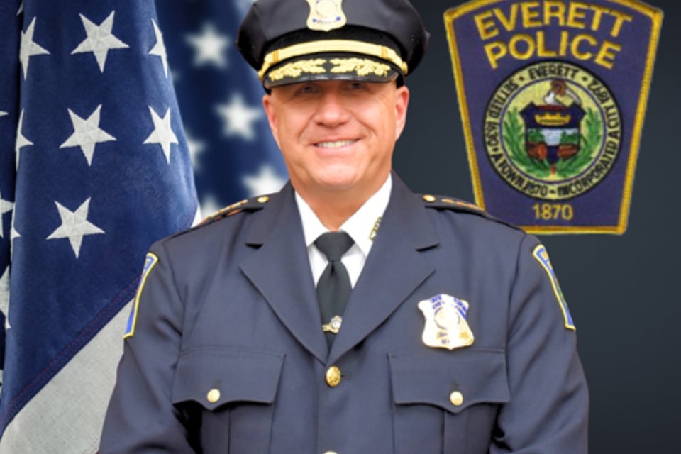 Policía de Everett, ICE, Jefe Paul Strong MundoNOW