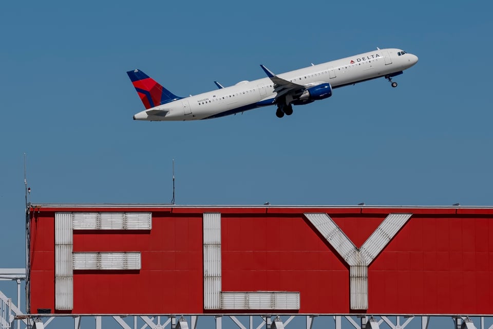 Falta de controladores aéreos complica operaciones