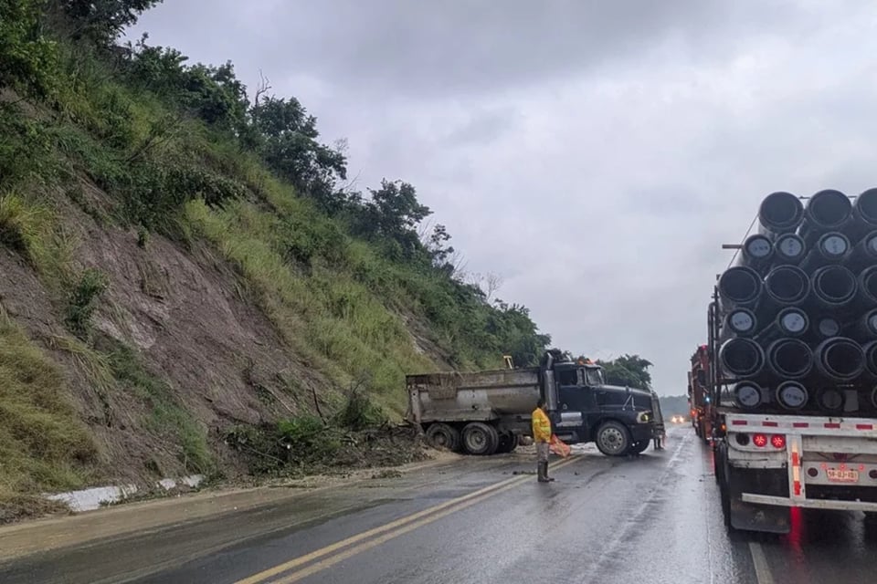 tragedia por lluvias, México, tormenta tropical Raymond MundoNOW