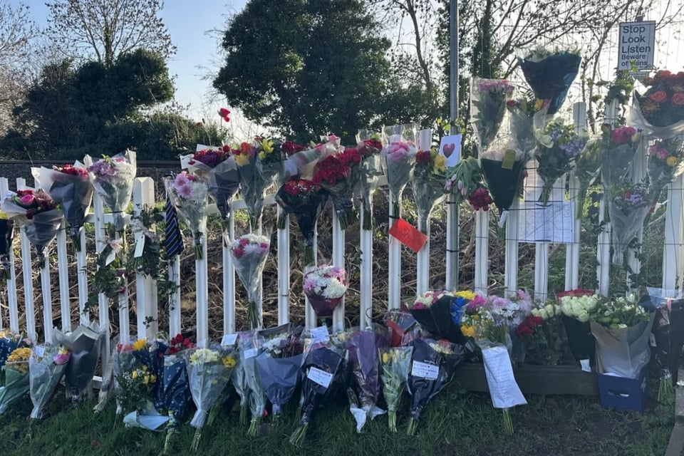 Adolescentes rinden emotivo homenaje, lamentan su pérdida, Muere atropellado por tren MundoNOW